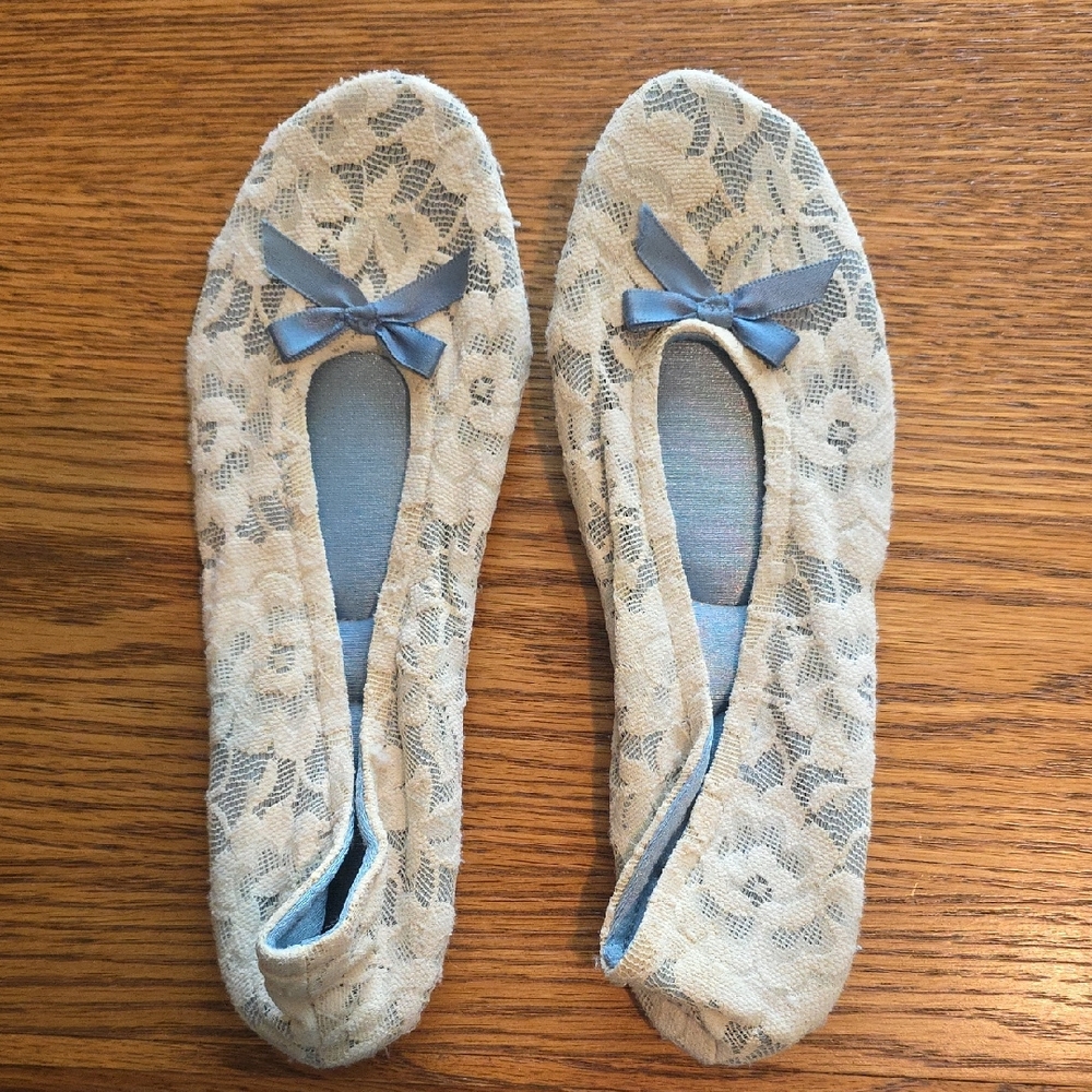Elegant Lace Ballet Flats with Blue Accents